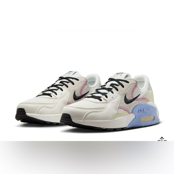 New With Box Women’s Nike Air Max Excee in Sail/ Off Noir-Alabaster size 10 - Picture 3 of 11